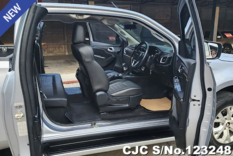 Isuzu D-Max in Silver for Sale Image 10
