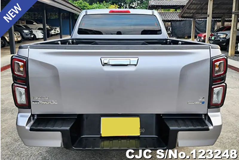 Isuzu D-Max in Silver for Sale Image 3