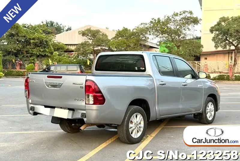 Toyota Hilux in Silver for Sale Image 2