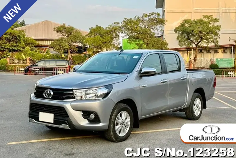 Toyota Hilux in Silver for Sale Image 3