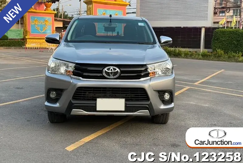 Toyota Hilux in Silver for Sale Image 4