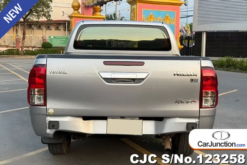 Toyota Hilux in Silver for Sale Image 5