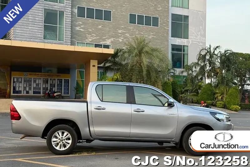 Toyota Hilux in Silver for Sale Image 6