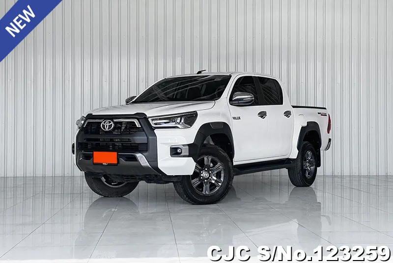 Toyota Hilux in White for Sale Image 3
