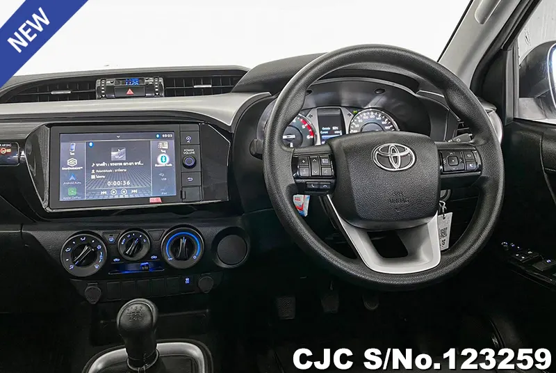 Toyota Hilux in White for Sale Image 9