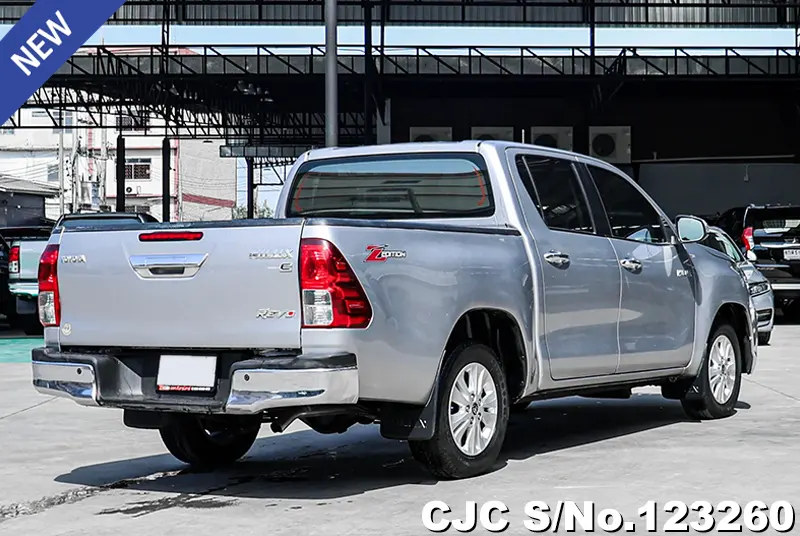 Toyota Hilux in Silver for Sale Image 2