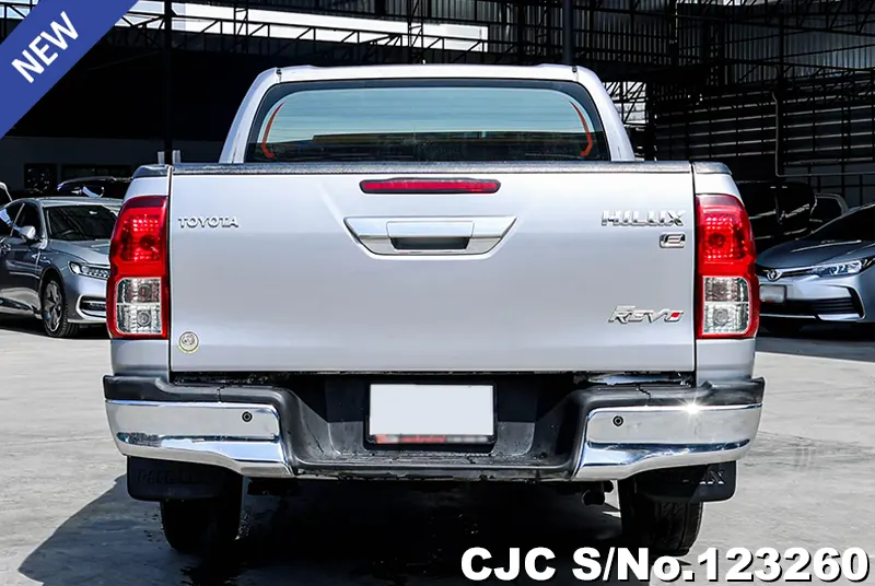 Toyota Hilux in Silver for Sale Image 5
