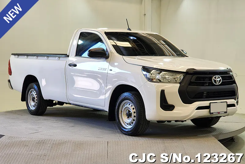 Toyota Hilux in White for Sale Image 0