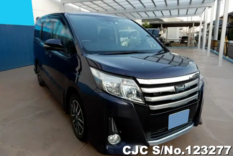 Toyota / Noah 2016