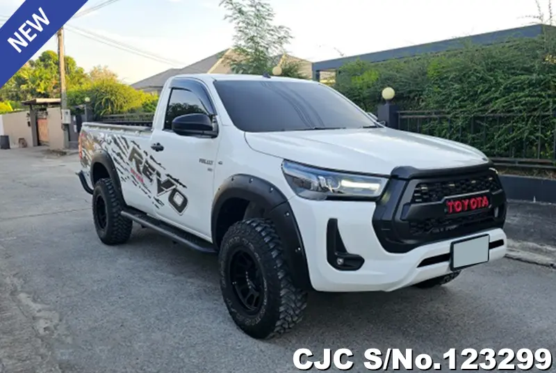 Toyota Hilux in White for Sale Image 0