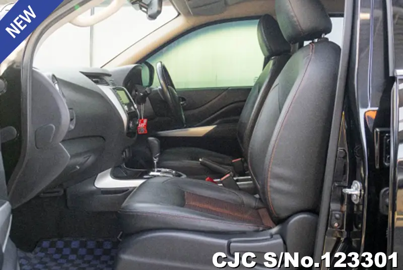 Nissan Navara in Black for Sale Image 6