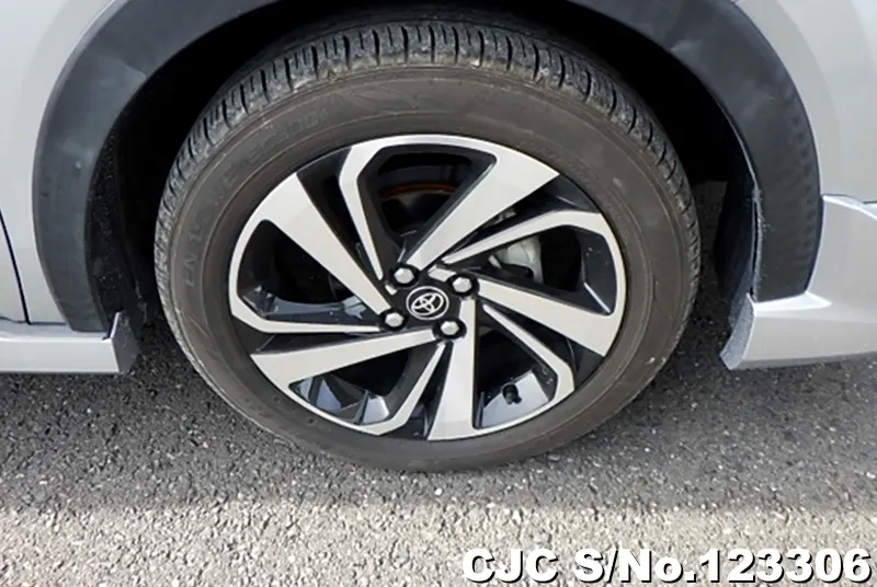 Toyota Raize in Silver for Sale Image 18