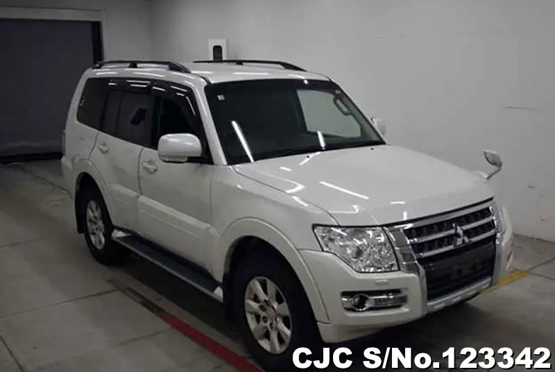 Mitsubishi / Pajero 2016
