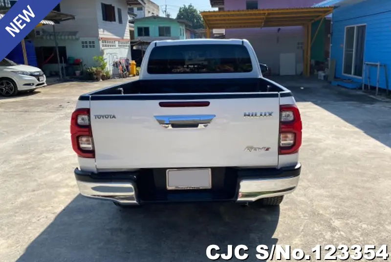 Toyota Hilux in White for Sale Image 2