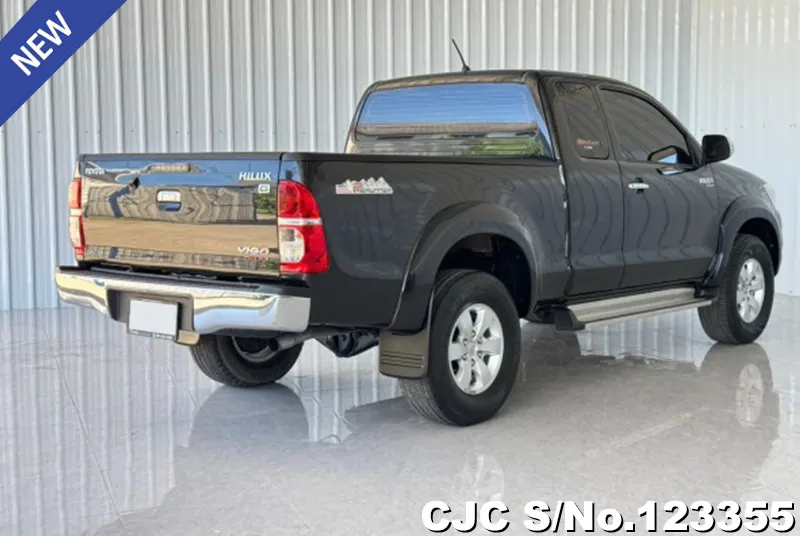 Toyota Hilux in Black for Sale Image 2