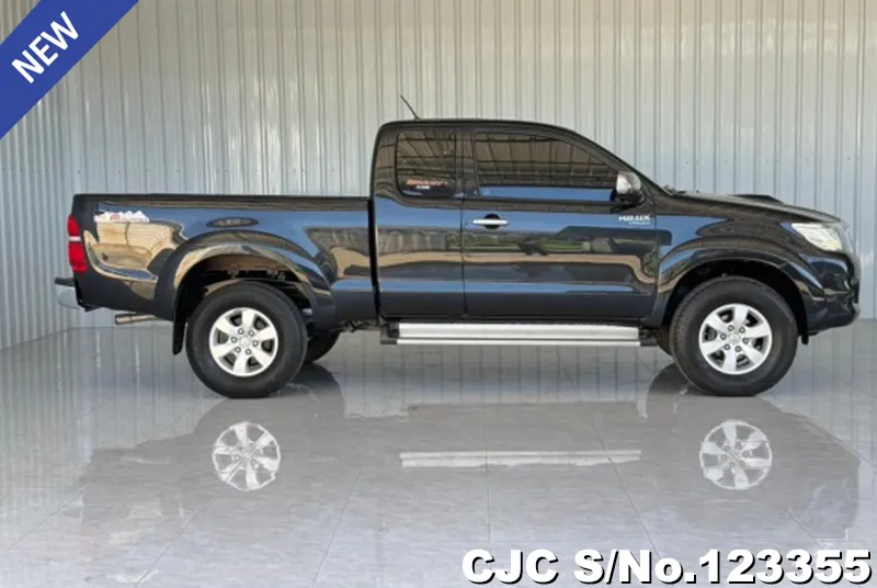Toyota Hilux in Black for Sale Image 5