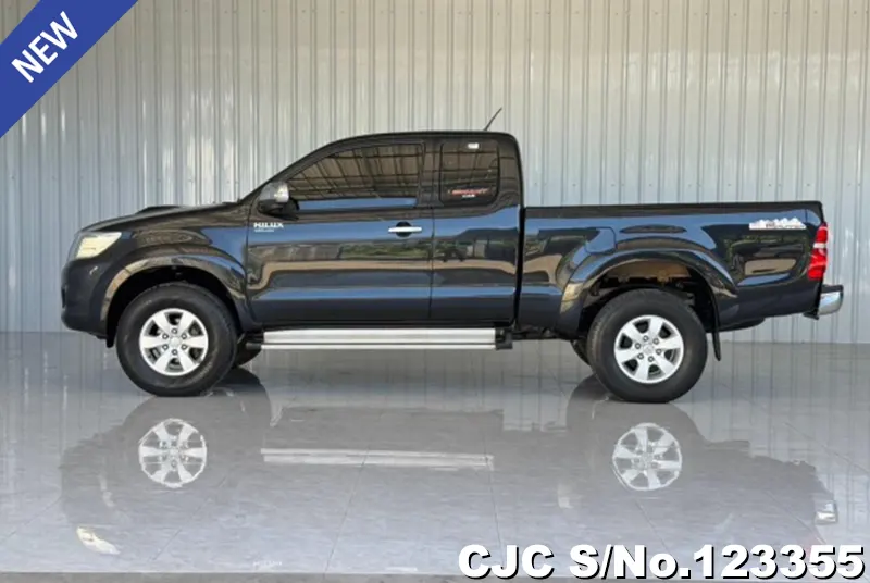 Toyota Hilux in Black for Sale Image 6