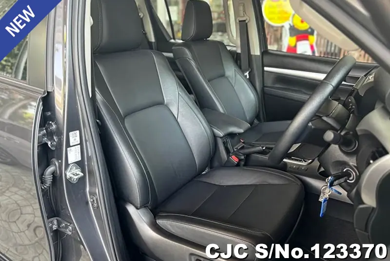 Toyota Hilux in Gray for Sale Image 8