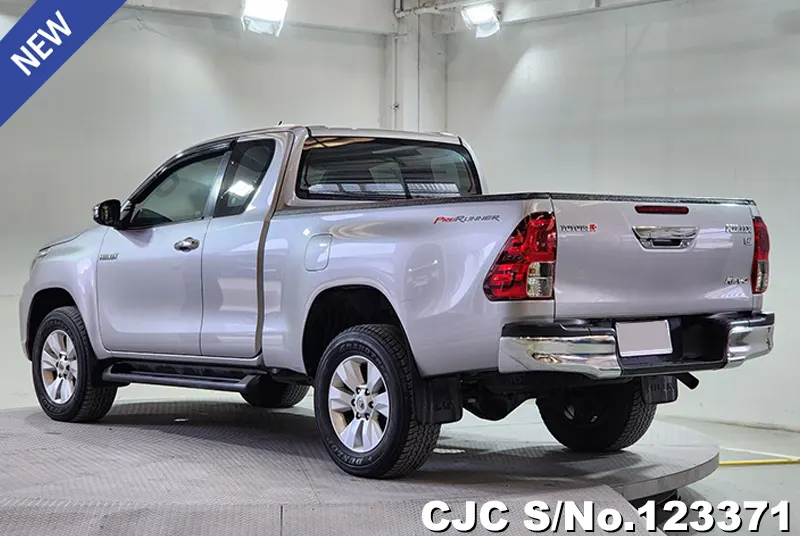 Toyota Hilux in Silver for Sale Image 2
