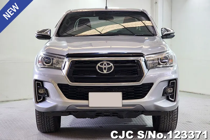 Toyota Hilux in Silver for Sale Image 3