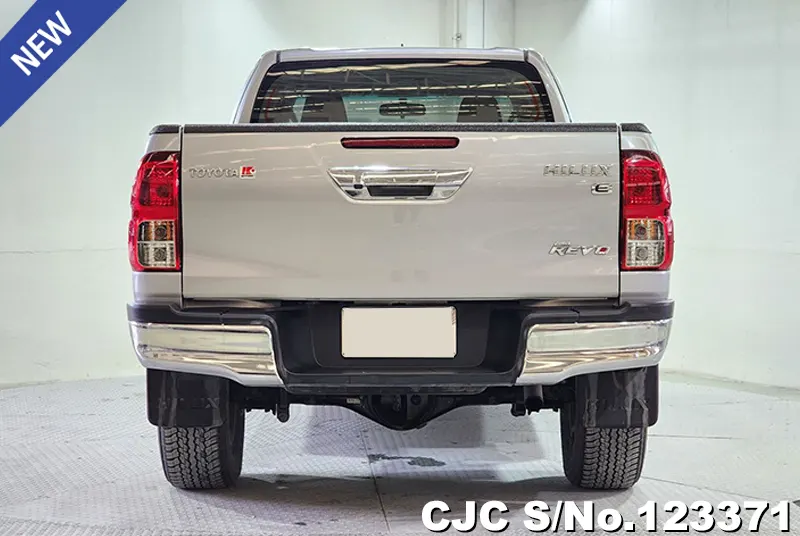 Toyota Hilux in Silver for Sale Image 4