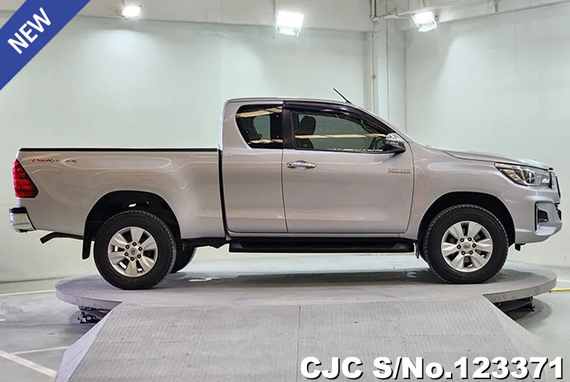 Toyota Hilux in Silver for Sale Image 5
