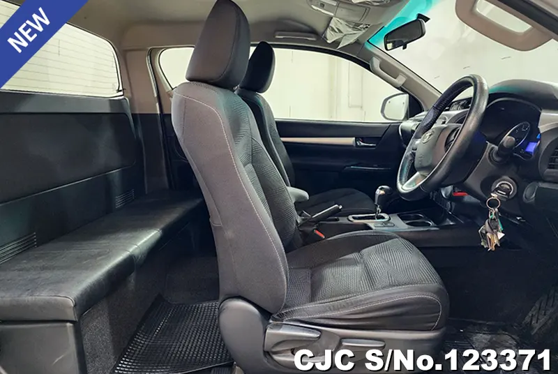 Toyota Hilux in Silver for Sale Image 9