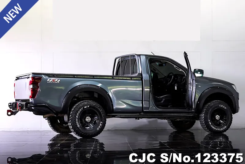 Isuzu D-Max in Gray for Sale Image 8