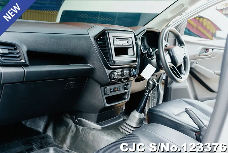 Isuzu D-Max in Silver for Sale Image 7