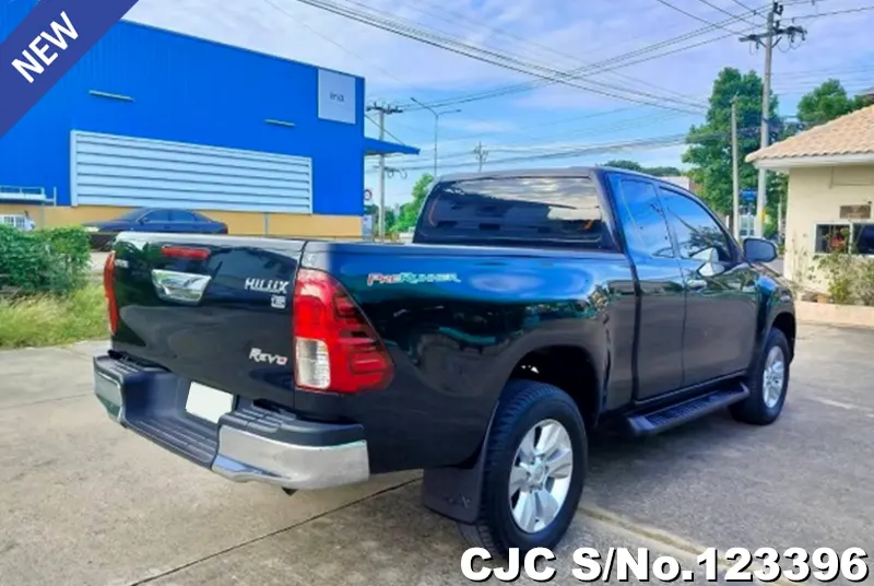 Toyota Hilux in Black for Sale Image 2
