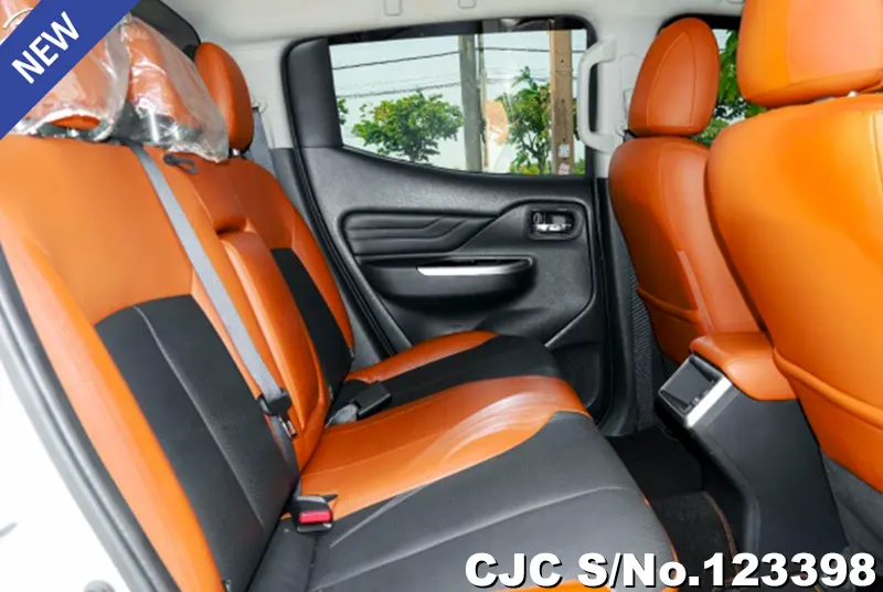 Mitsubishi Triton in White for Sale Image 5