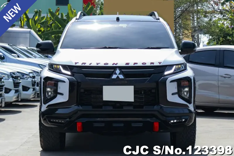 Mitsubishi Triton in White for Sale Image 10
