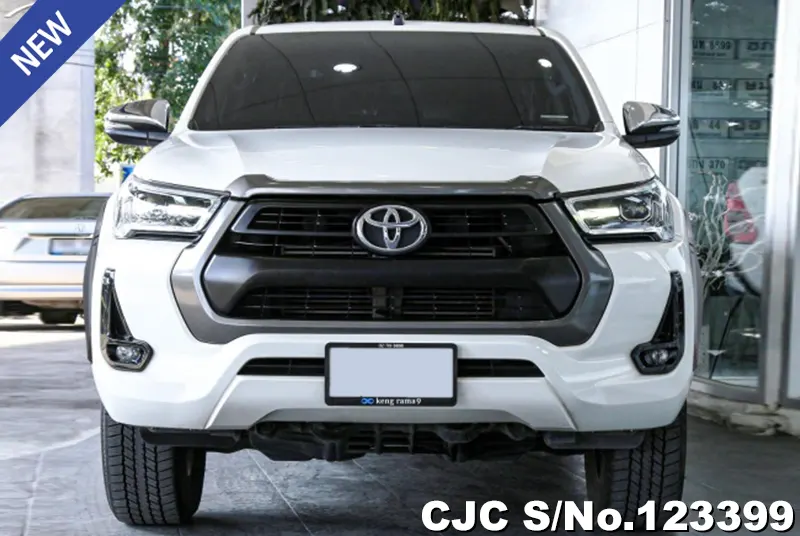 Toyota Hilux in White for Sale Image 2