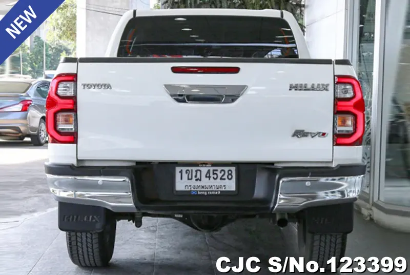 Toyota Hilux in White for Sale Image 3