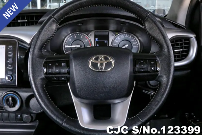 Toyota Hilux in White for Sale Image 8