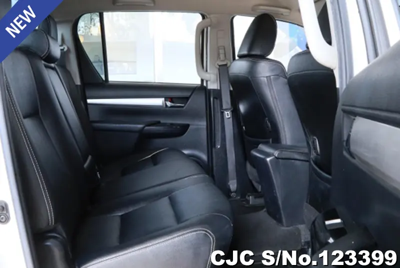 Toyota Hilux in White for Sale Image 7