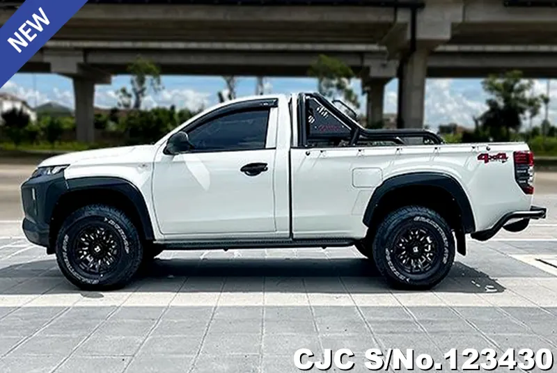 Mitsubishi Triton in White for Sale Image 4