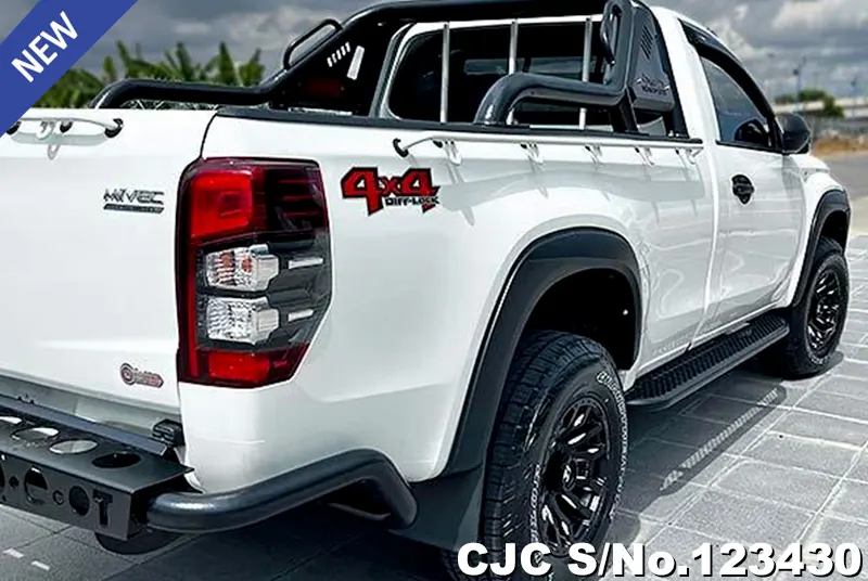 Mitsubishi Triton in White for Sale Image 5