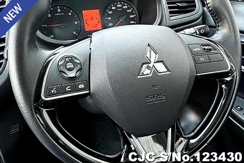 Mitsubishi Triton in White for Sale Image 8