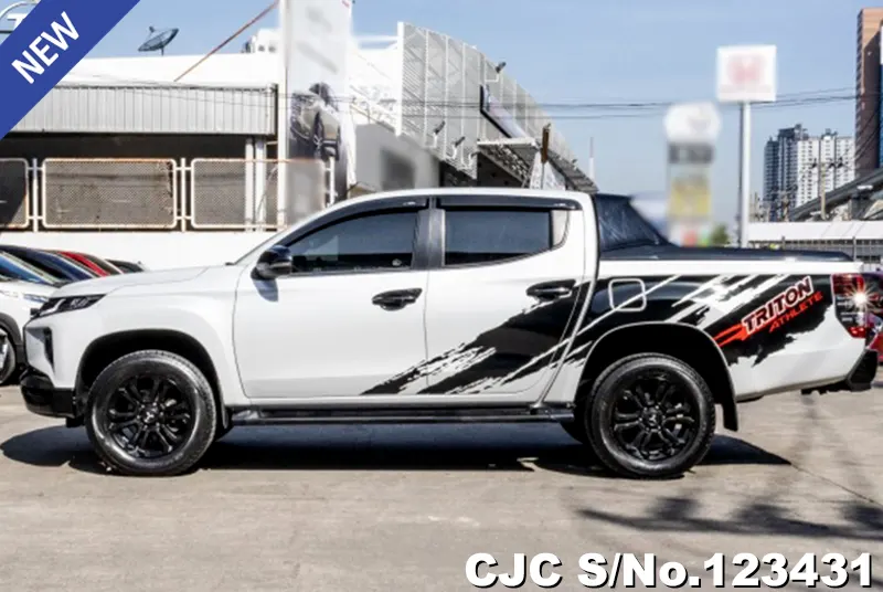 Mitsubishi Triton in White for Sale Image 4