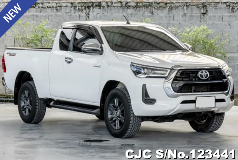 Toyota Hilux in White for Sale Image 0
