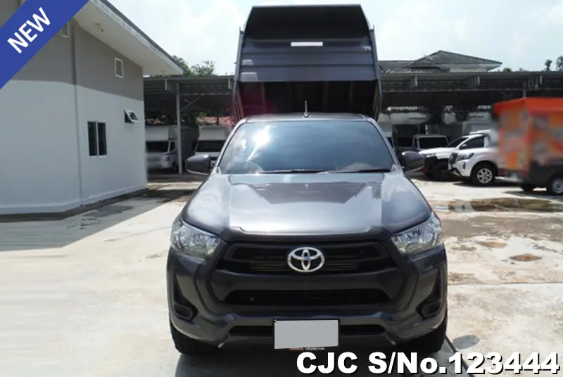 Toyota Hilux in Gray for Sale Image 4