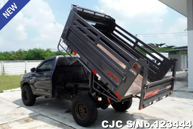 Toyota Hilux in Gray for Sale Image 1