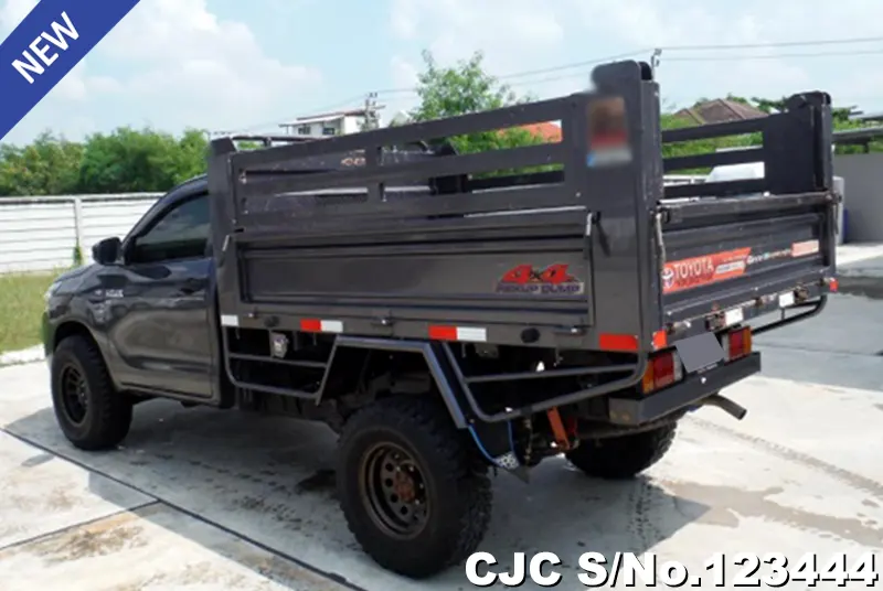 Toyota Hilux in Gray for Sale Image 3
