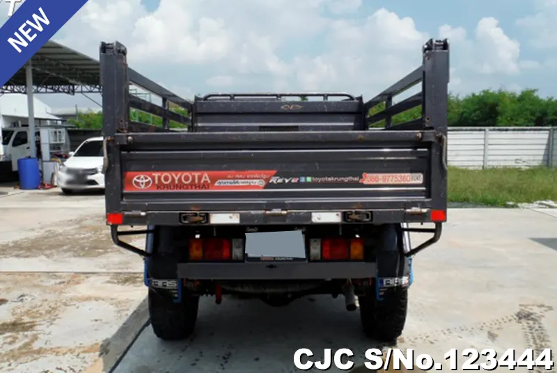 Toyota Hilux in Gray for Sale Image 5