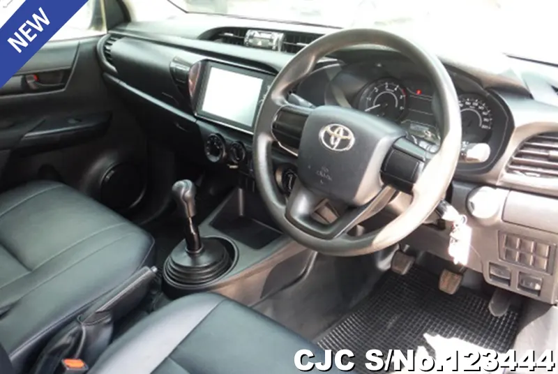 Toyota Hilux in Gray for Sale Image 9