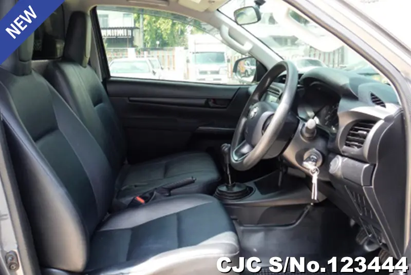 Toyota Hilux in Gray for Sale Image 10