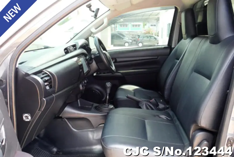 Toyota Hilux in Gray for Sale Image 11