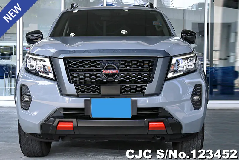 Nissan Navara in Gray for Sale Image 3