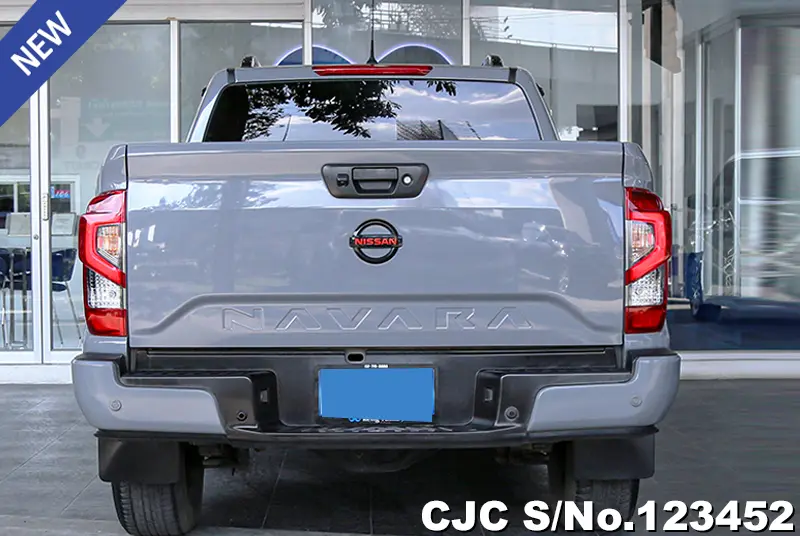 Nissan Navara in Gray for Sale Image 4